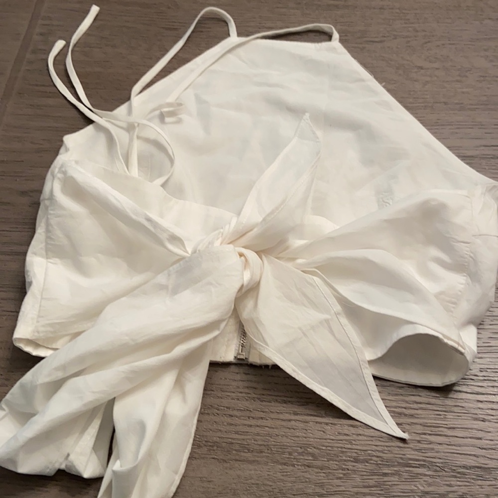 White cropped backless bow tied top. SZ SMALL